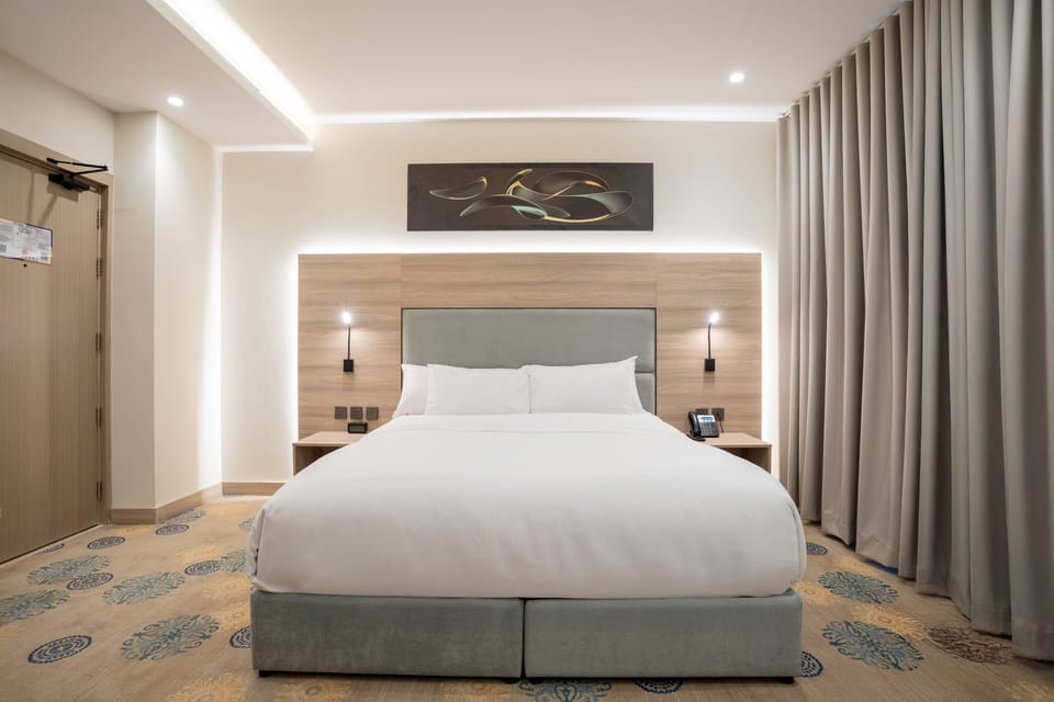 Deluxe Double Room, City View | In-room safe, soundproofing, iron/ironing board, WiFi (free)