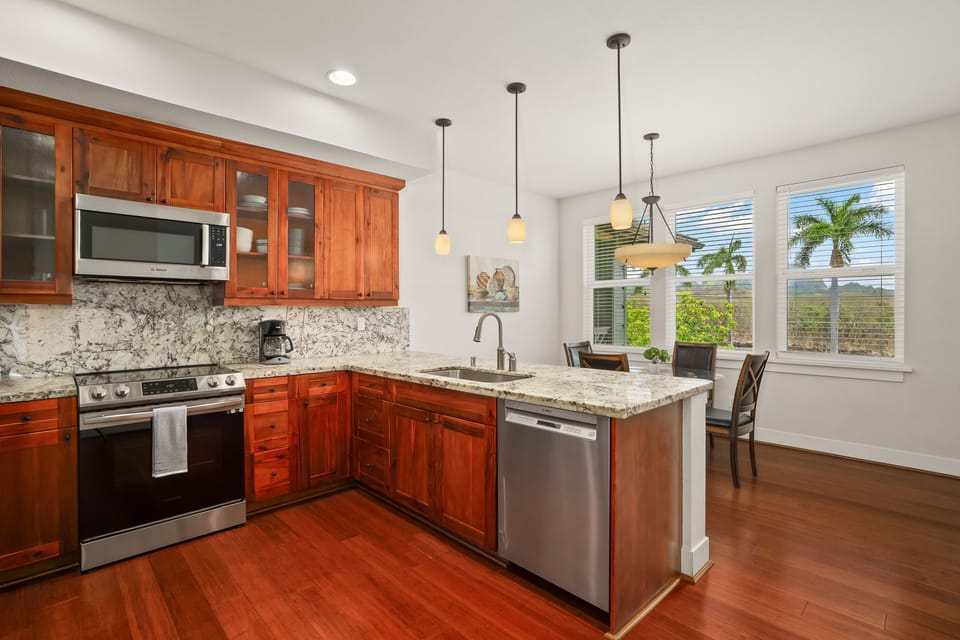 Condo, 2 Bedrooms | Private kitchen | Fridge, oven, coffee/tea maker, toaster