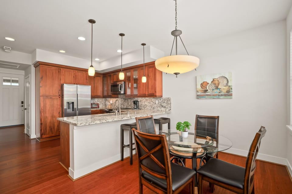 Condo, 2 Bedrooms | Dining