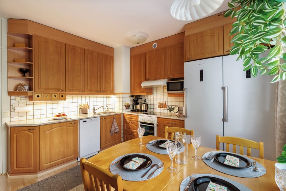 Standard Apartment, Balcony, Courtyard View | Private kitchen | Full-size fridge, microwave, oven, stovetop