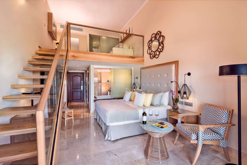 Loft Suite Beachside Panoramic OV | Premium bedding, free minibar, in-room safe, desk
