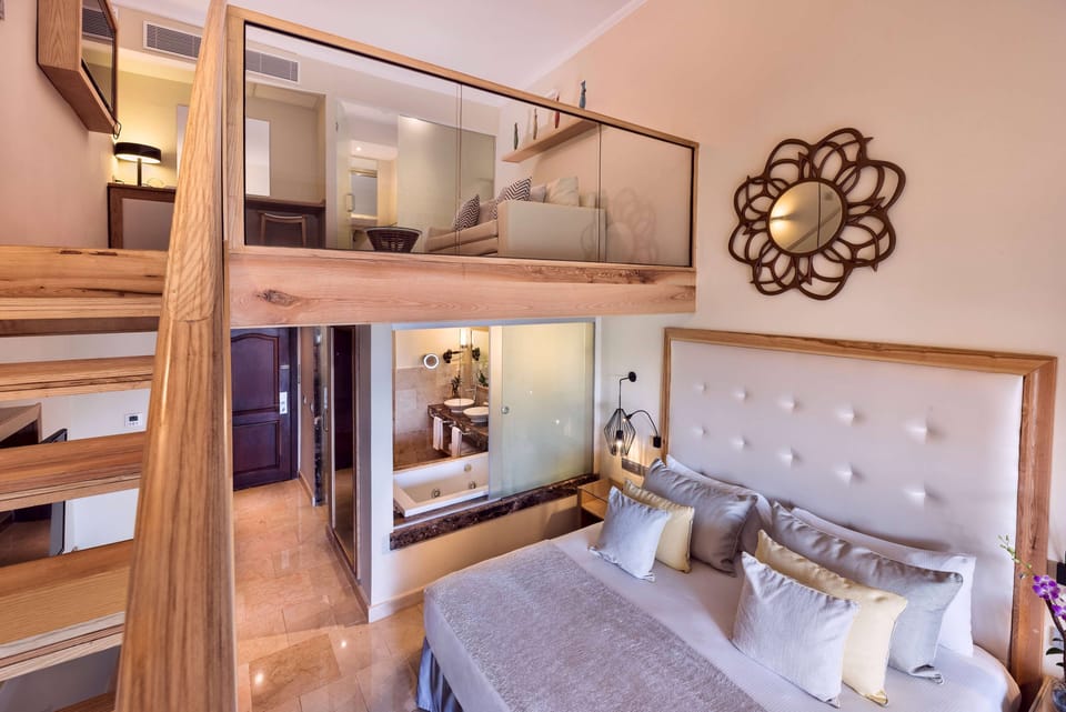 Loft Suite Beachside Panoramic OV | Premium bedding, free minibar, in-room safe, desk