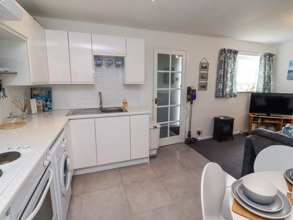 Fridge, microwave, dishwasher, toaster