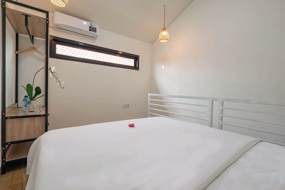 Deluxe Studio, Balcony, Pool View | Desk, free WiFi