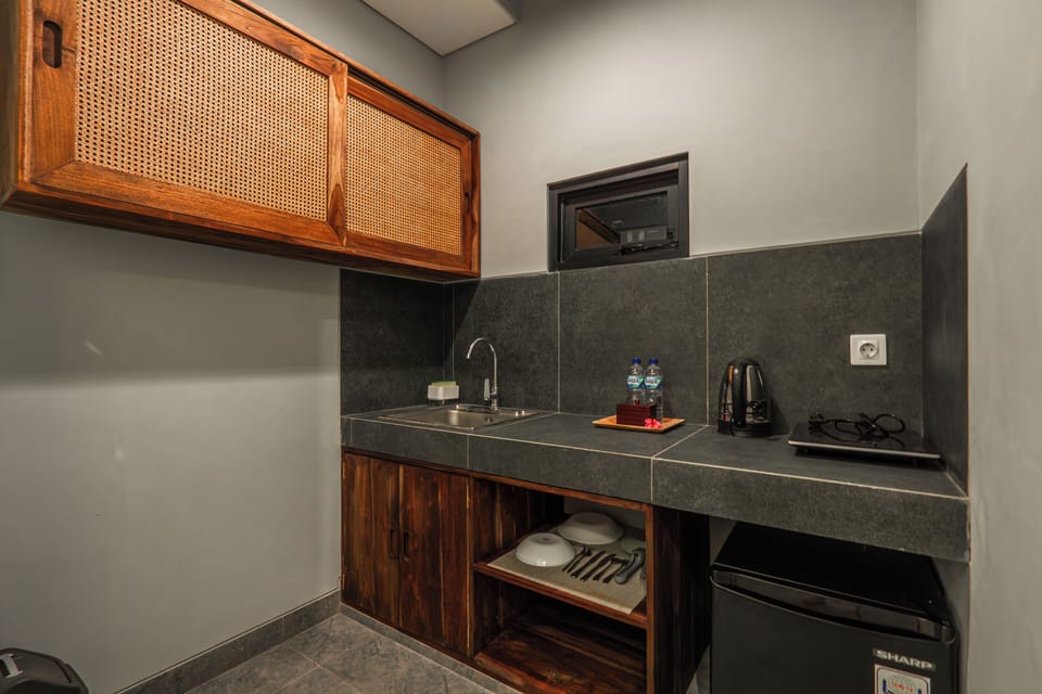 Superior Double Room, Pool View | Private kitchenette | Stovetop