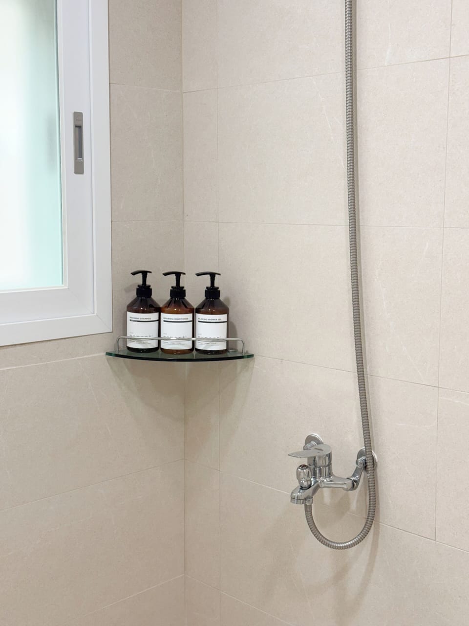 Basic Single Room | Bathroom | Slippers