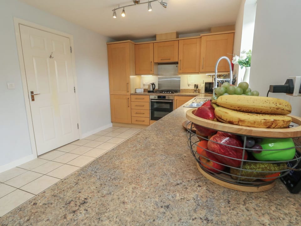 Dishwasher, cookware/dishes/utensils
