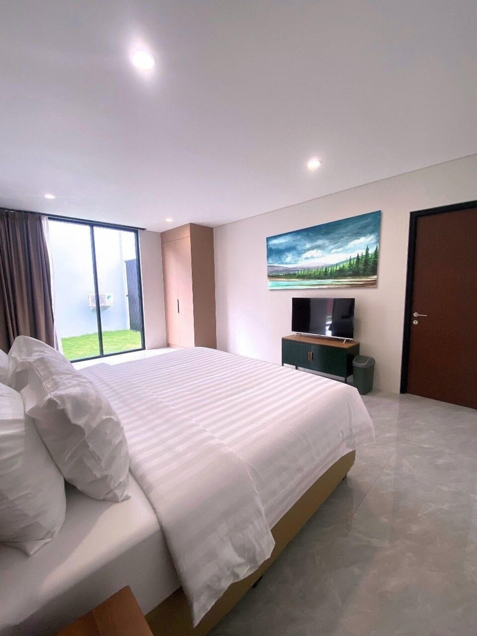 Comfort Bungalow, Balcony, City View | Individually decorated, desk, free WiFi, bed sheets