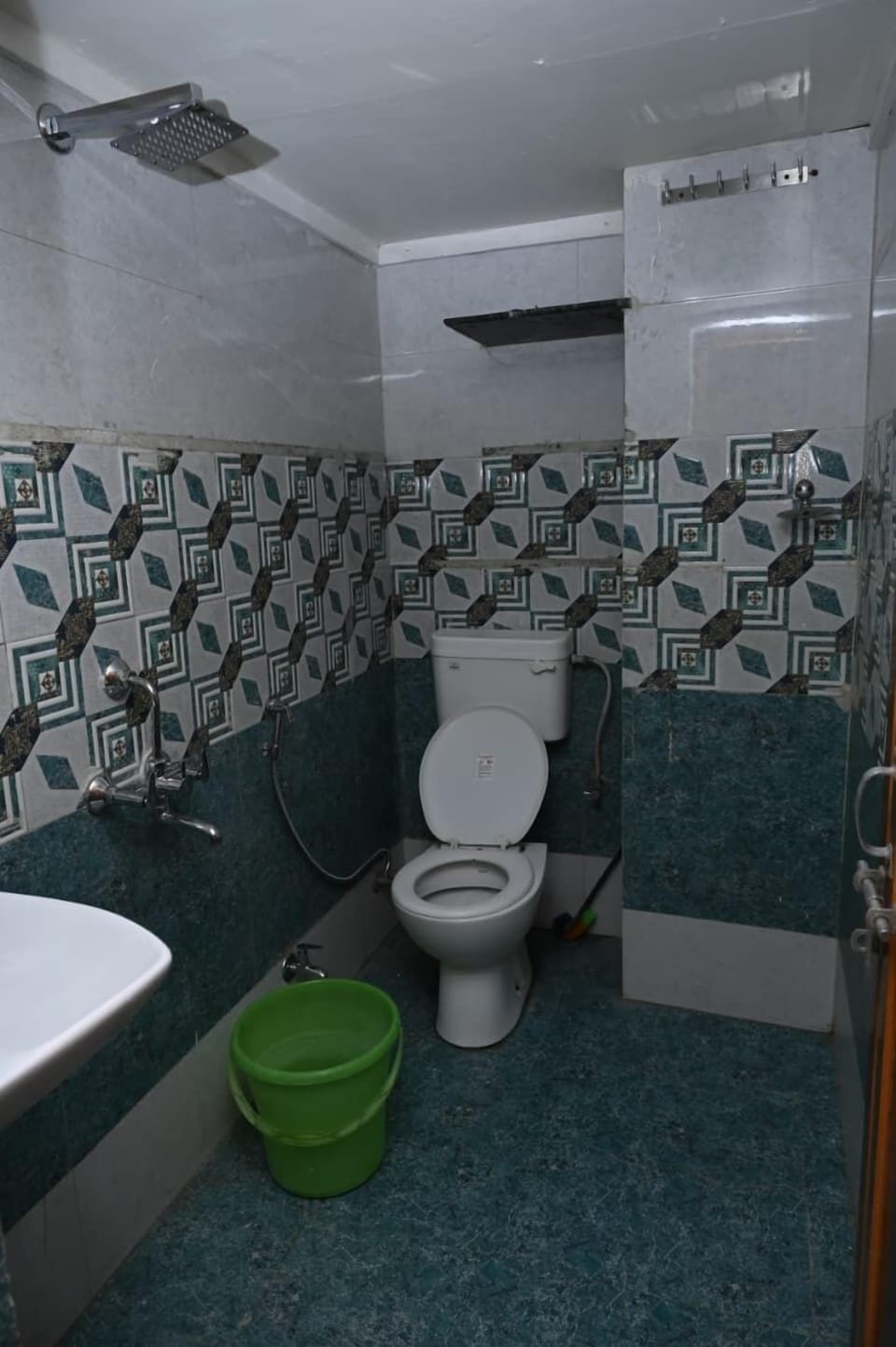 Deluxe Double Room | Bathroom | Shower