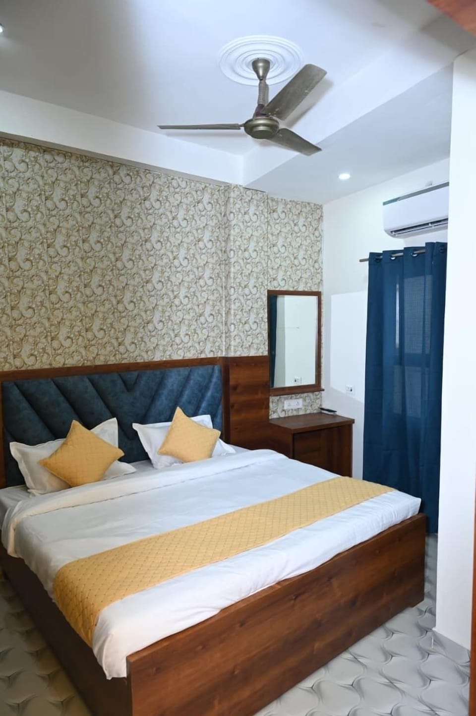 Deluxe Double Room | Rollaway beds, free WiFi, bed sheets
