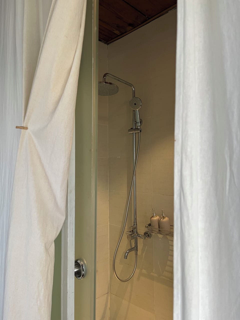 Deluxe Double Room (Ivy) | Bathroom | Free toiletries, hair dryer, bathrobes, bidet