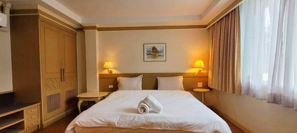 Superior Double Room, City View | Bed sheets