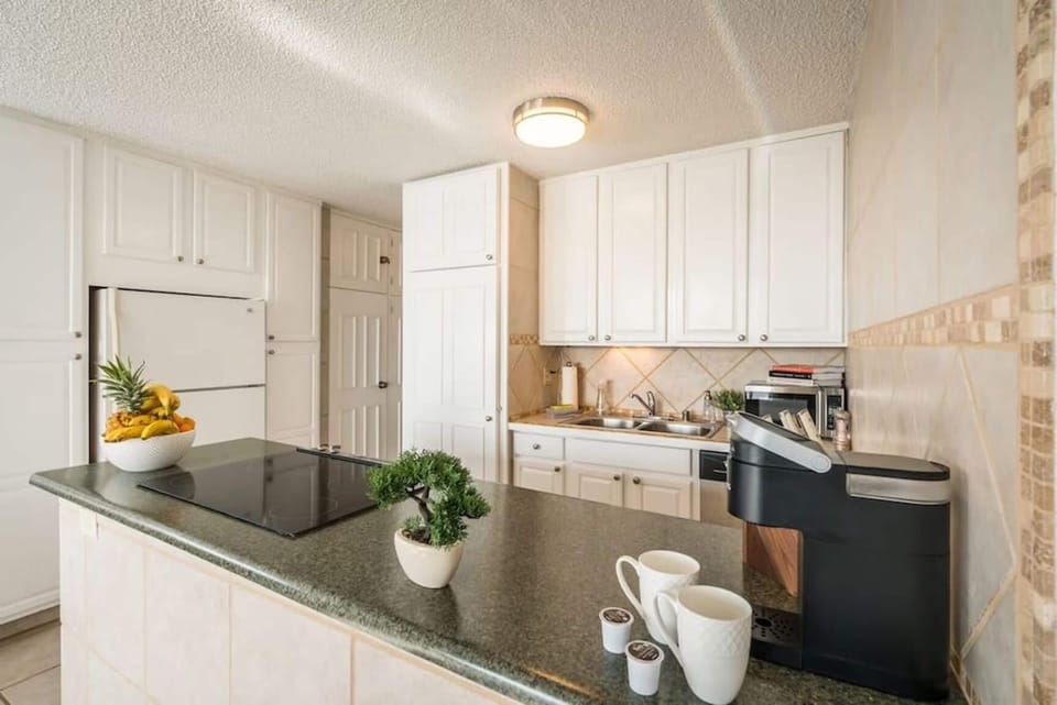 Elite Apartment, Balcony, Ocean View | Private kitchen | Espresso maker, coffee/tea maker, electric kettle, toaster