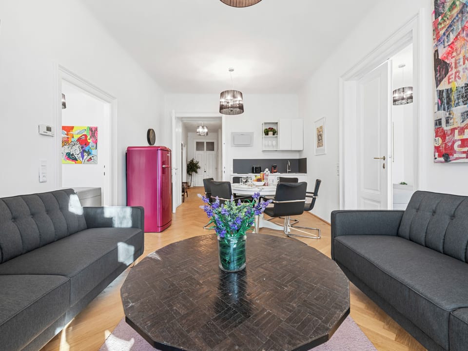 Deluxe Apartment, 3 Bedrooms, Non Smoking, Air conditioning | Living area