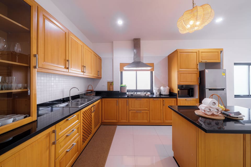 Romantic Villa, Pool View | Private kitchen | Toaster