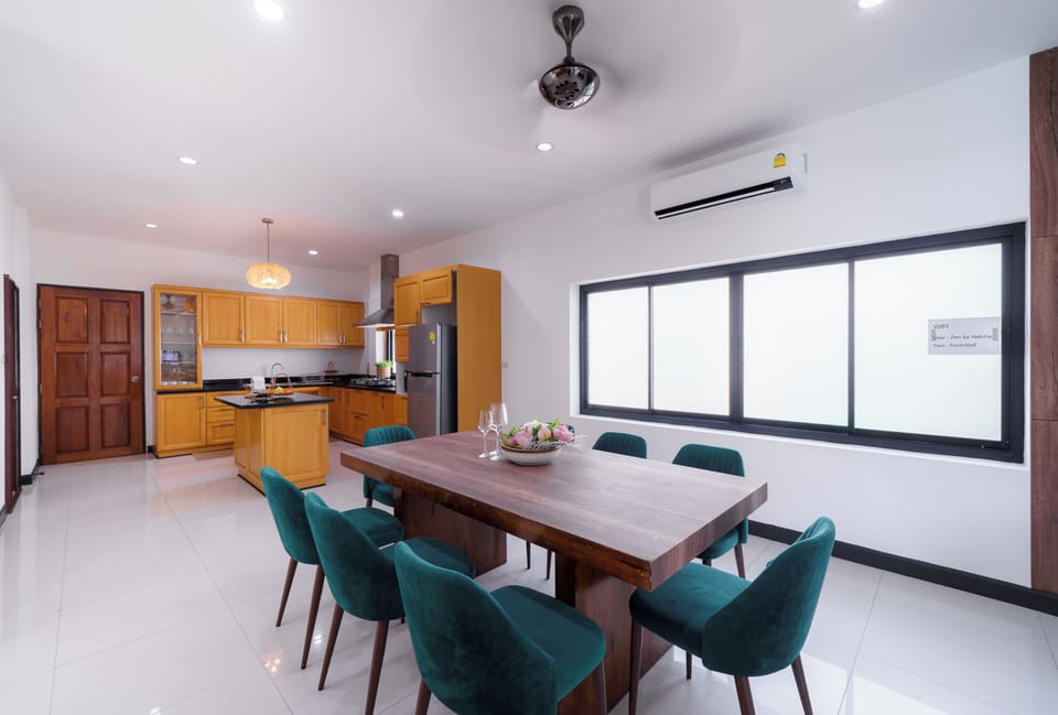 Romantic Villa, Pool View | In-room dining