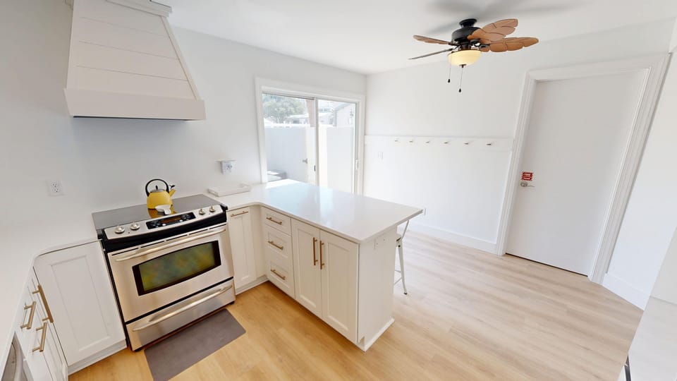 Townhome, 2 Bedrooms | Private kitchen | Fridge, oven, coffee/tea maker, toaster