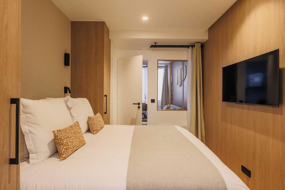 Apartment | 1 bedroom, laptop workspace, iron/ironing board, bed sheets