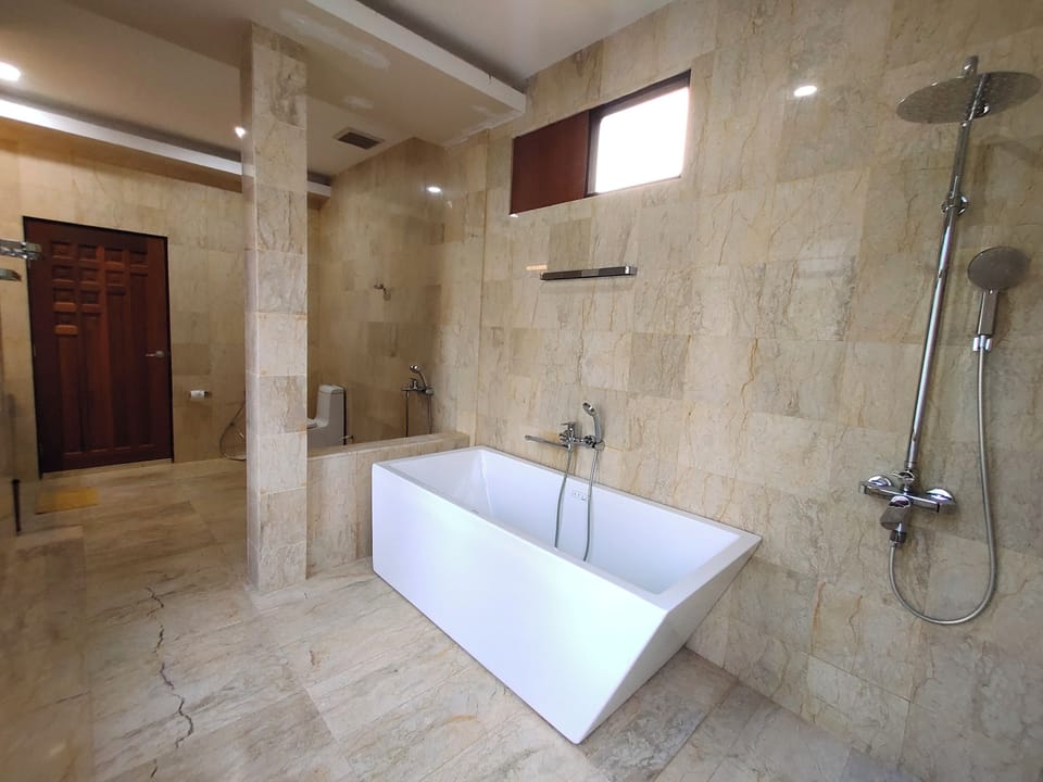 Premium Triple Room | Bathroom | Shower, towels