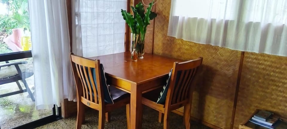 Superior Bungalow, 1 King Bed, Lanai, Lagoon View | Living area