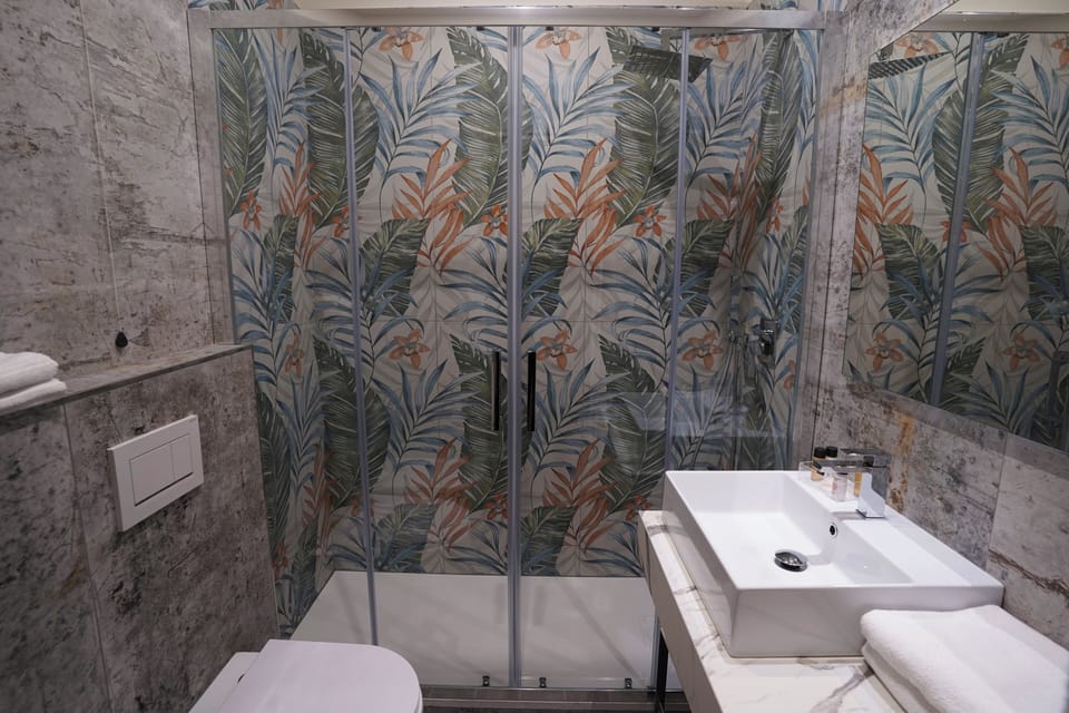 Superior Double or Twin Room | Bathroom | Deep soaking tub, rainfall showerhead, free toiletries, hair dryer