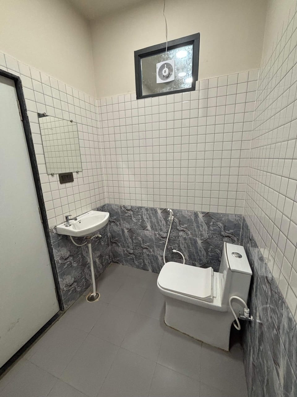 Deluxe Double Room | Bathroom | Towels, soap, shampoo, toilet paper