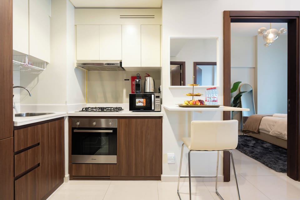 Deluxe Apartment, 2 Bedrooms, Lake View | Private kitchen | Fridge, microwave, oven, stovetop