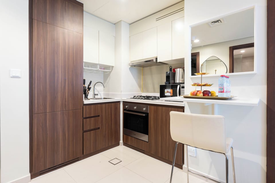 Deluxe Apartment, 2 Bedrooms, Lake View | Private kitchen | Fridge, microwave, oven, stovetop