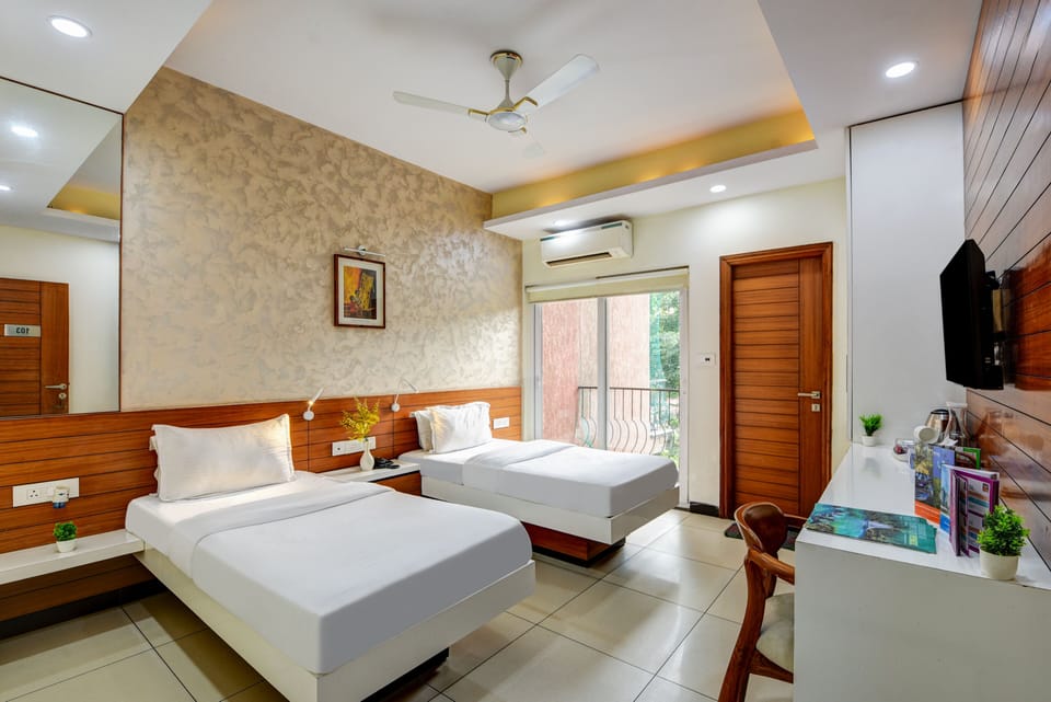 Deluxe Double or Twin Room, Garden View | Desk, free WiFi
