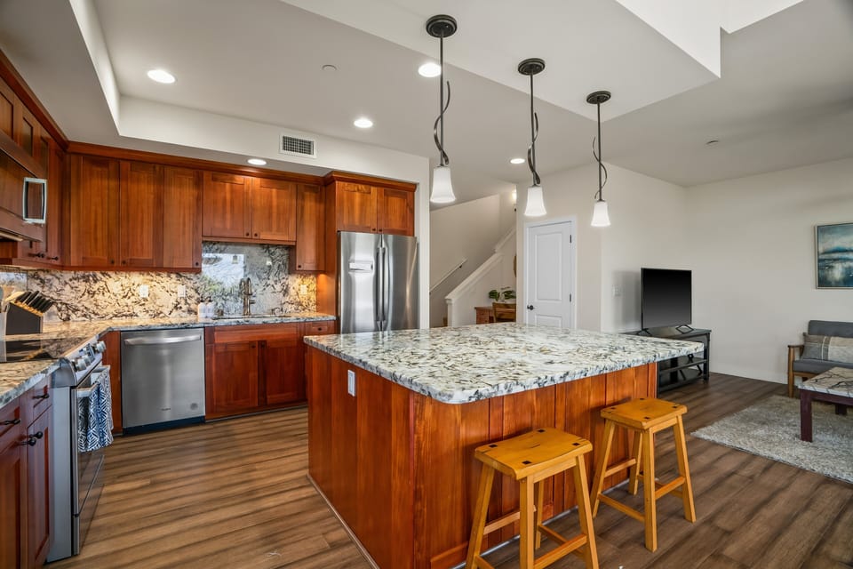 Condo, 3 Bedrooms | Private kitchen | Coffee/tea maker, fridge, oven, toaster