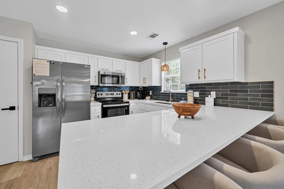 House, Multiple Beds (Milo's Beach Bungalow) | Private kitchen | Oven, toaster