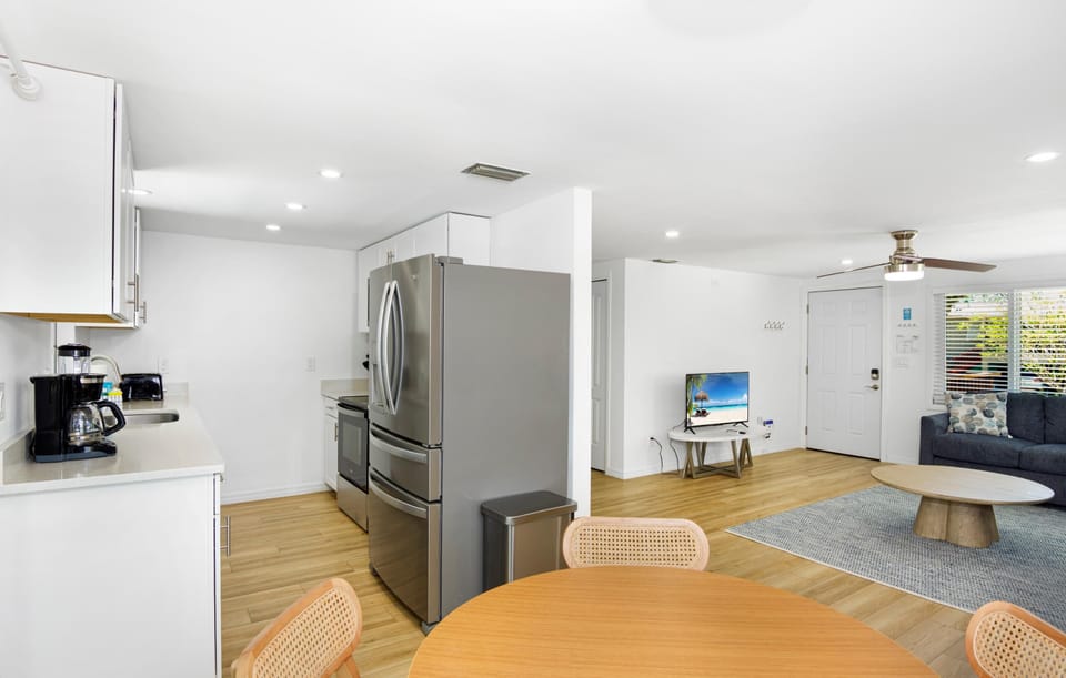 House, Multiple Beds (Seashell Blue) | Private kitchen | Oven, toaster