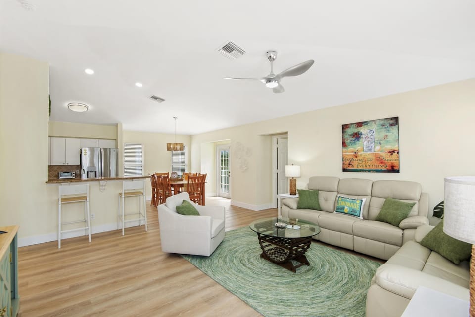 House, Multiple Beds (Citrus Sol) | Living area