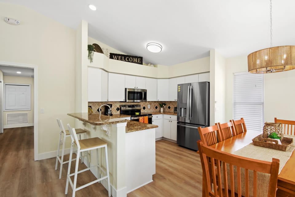 House, Multiple Beds (Citrus Sol) | Private kitchen | Oven, toaster