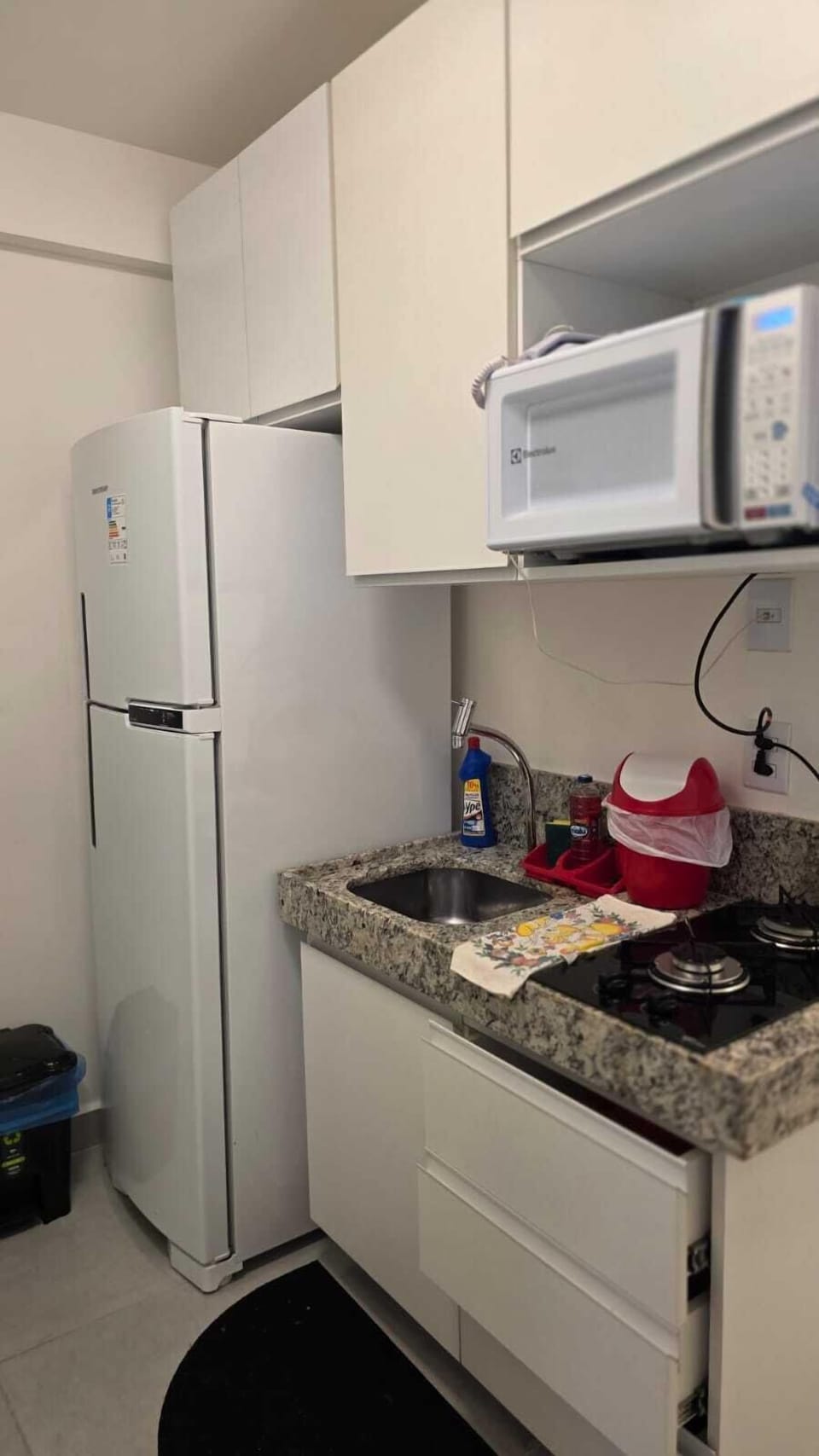 Comfort Apartment, City View | Private kitchen | Fridge, microwave, stovetop, cookware/dishes/utensils