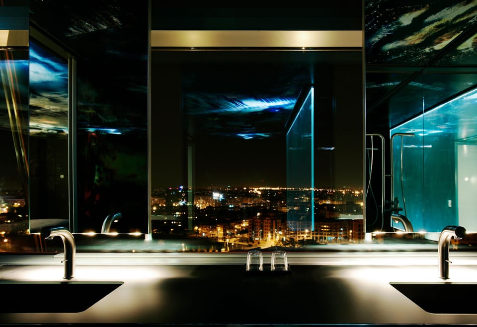 Executive Suite | In-room safe, desk, blackout drapes, soundproofing