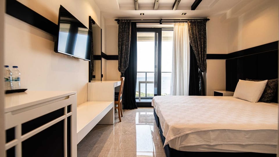 Standard Double or Twin Room, Balcony, Sea View | In-room safe, desk, blackout drapes, soundproofing