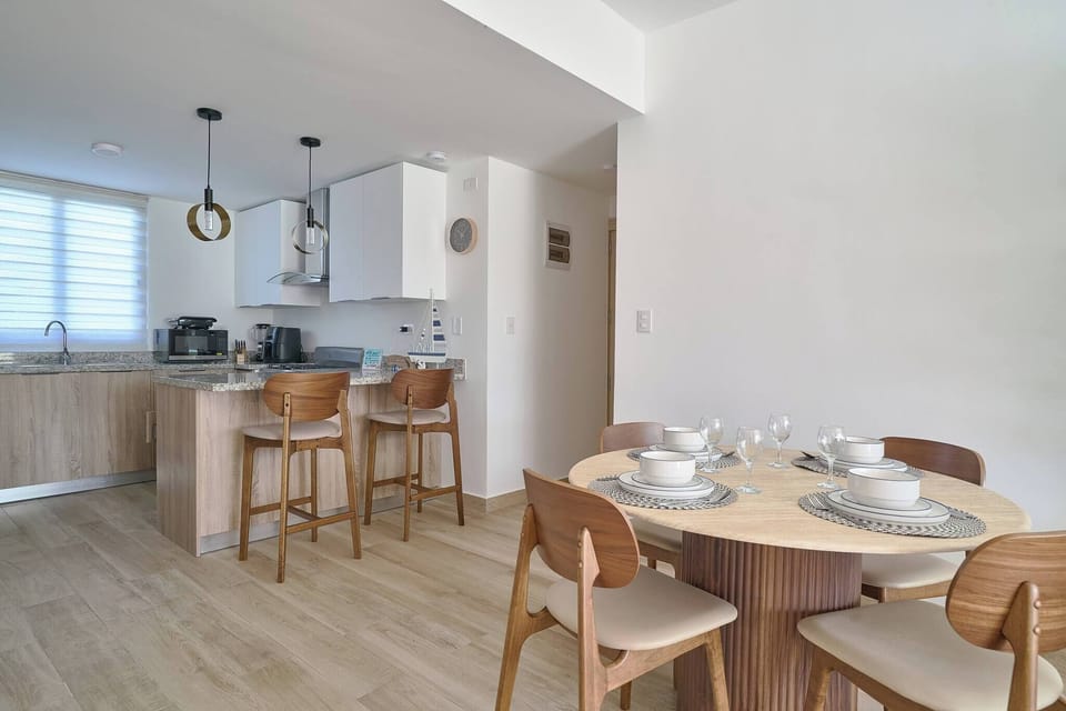 Apartment, 2 Bedrooms, Accessible, Smoking | Dining room