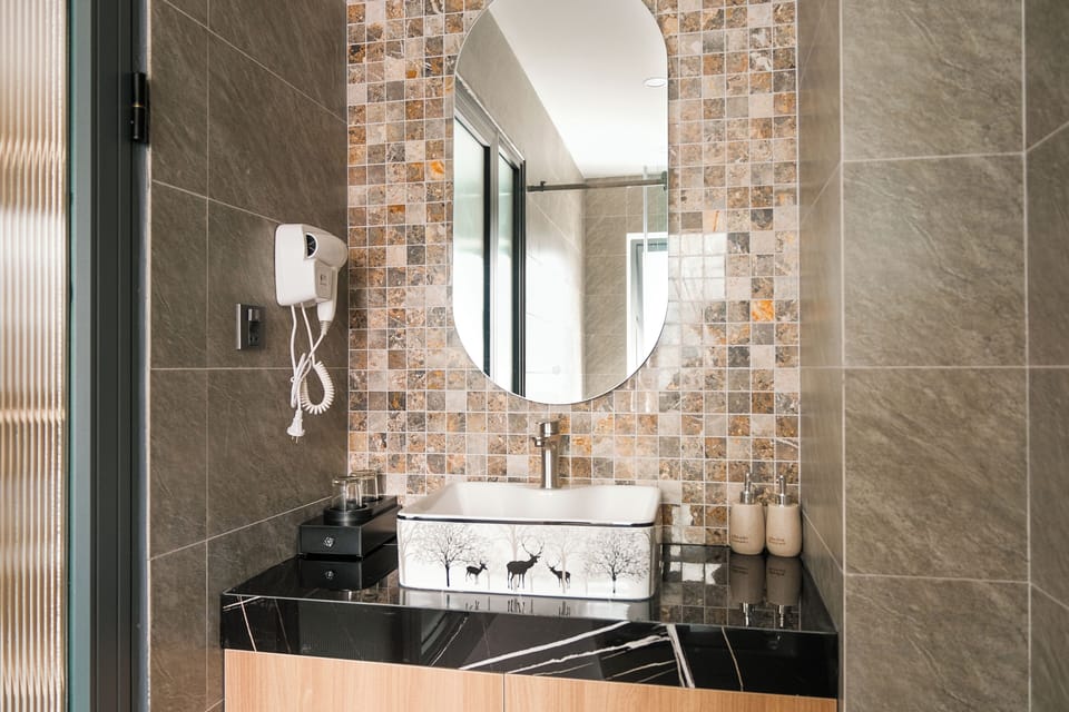 Deluxe Double Room, Bathtub | Bathroom | Designer toiletries, hair dryer, slippers, bidet