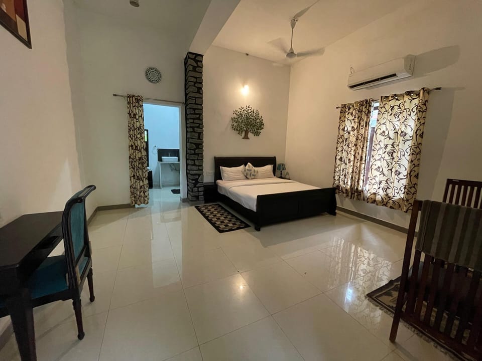 Exclusive Double Room, Balcony, Hill View | WiFi (free)