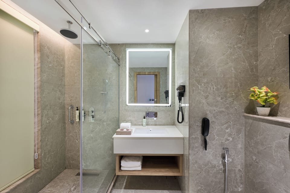 Premium Double Room | Bathroom | Slippers