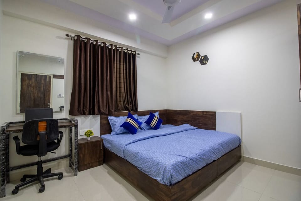 Executive Room Double Bed | Desk, free WiFi