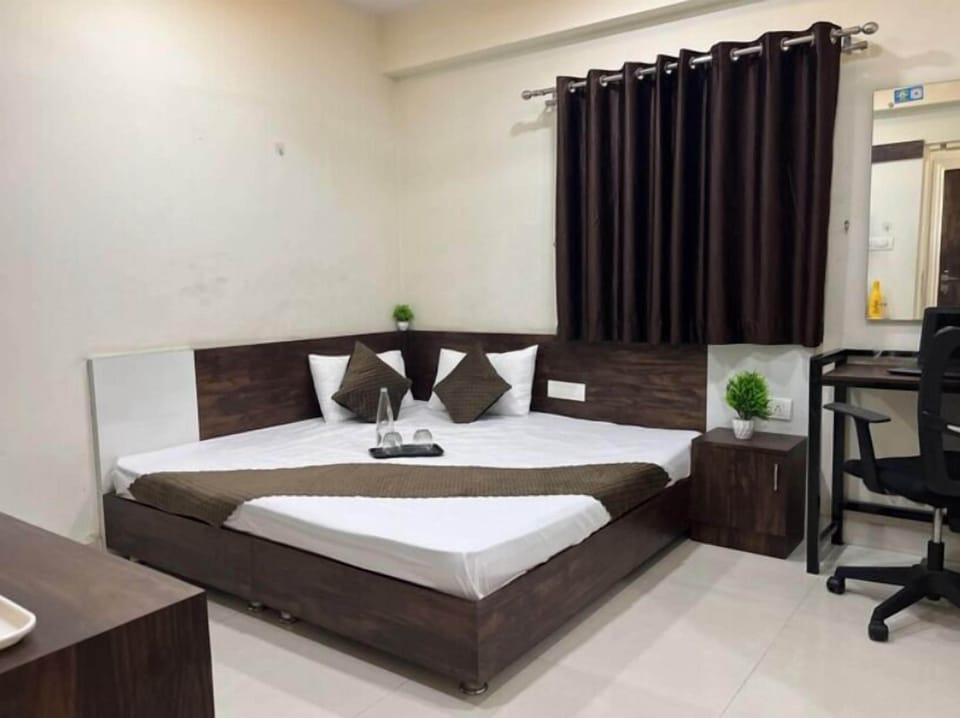 Executive Room Double Bed | Desk, free WiFi