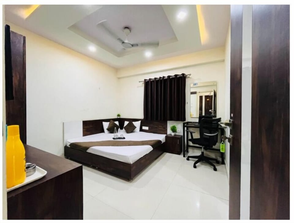 Executive Room Double Bed | Desk, free WiFi