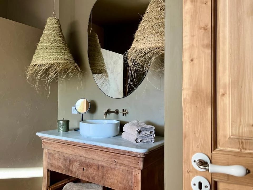Superior Double Room, Garden View | Bathroom