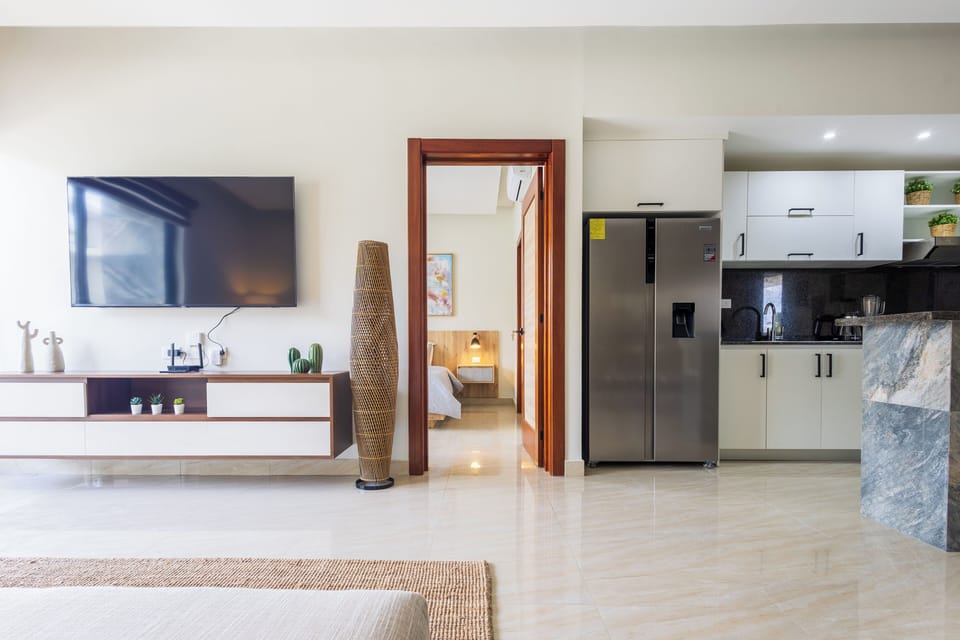 Luxury Apartment, Pool View | Private kitchen