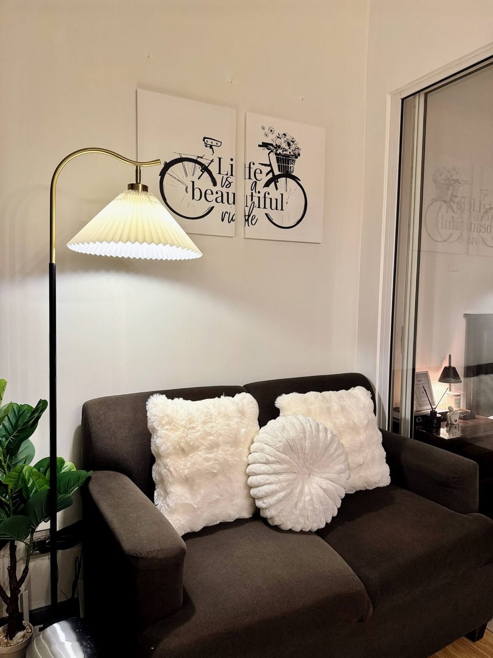 Condo, 1 Bedroom, Balcony, City View | Living room
