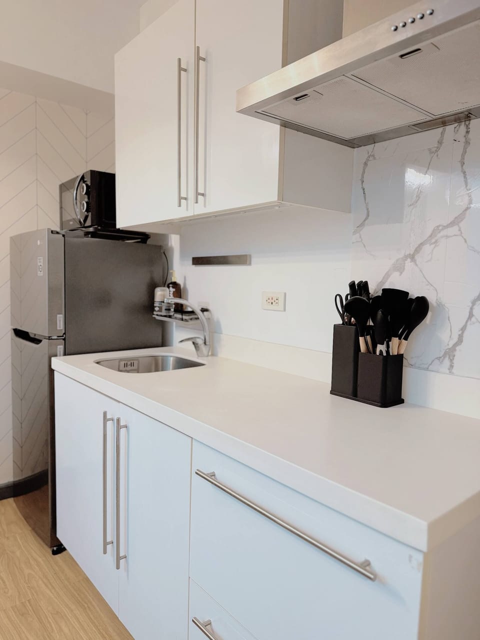 Condo, 1 Bedroom, Balcony, City View | Interior