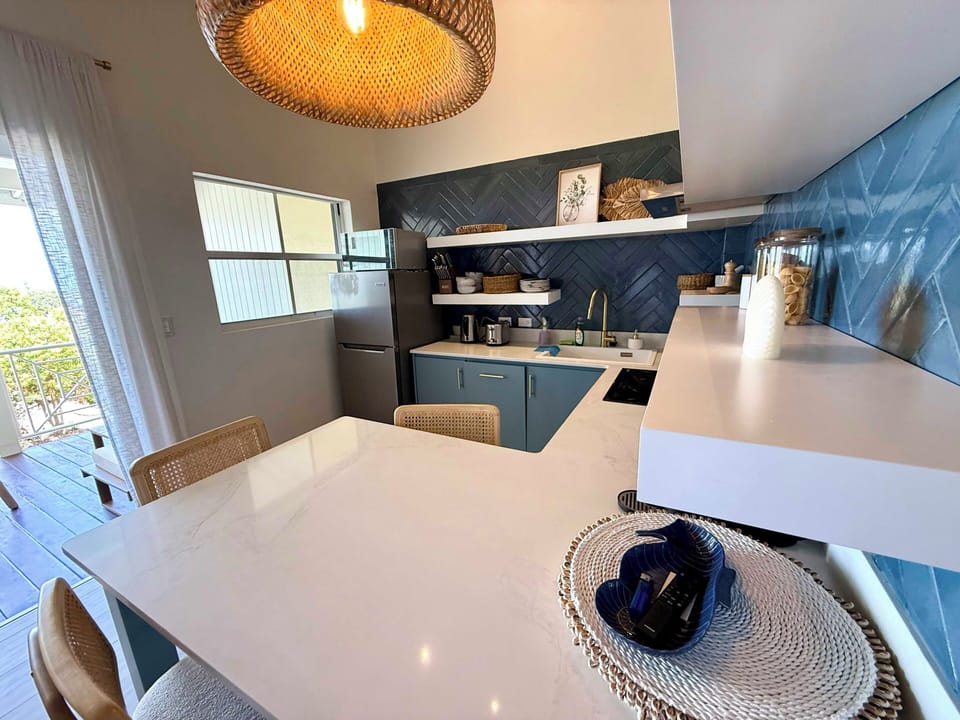 Apartment, 2 Bedrooms, Balcony, Ocean View | Dining room