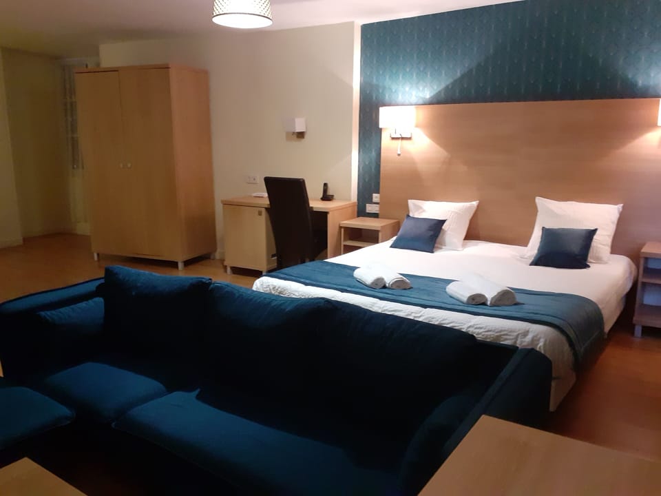 Superior Double or Twin Room | Desk, bed sheets